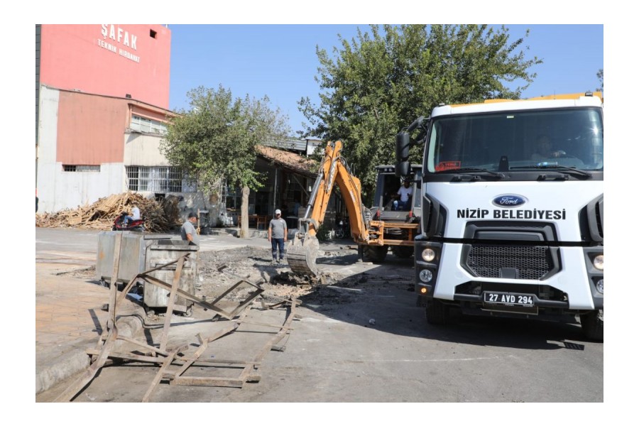 Nizip Belediyesi’nden Sanayi Sitesinde Menfez Yenileme Çalışması